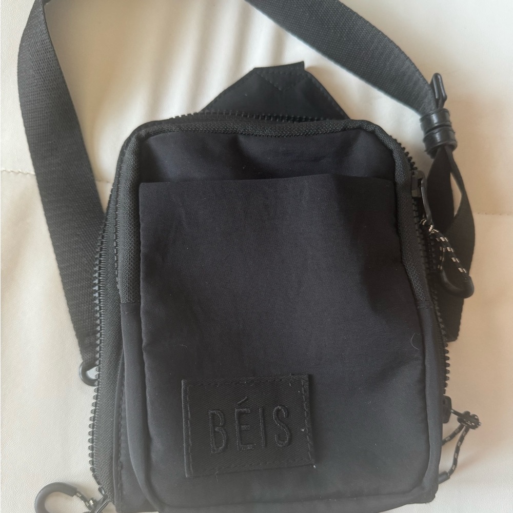 Beis Black Sports Sling